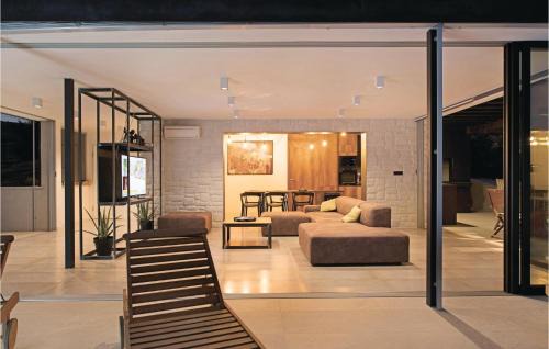 Donje Polje House | Amazing Home In Donje Polje