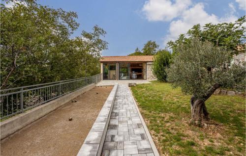 Smrika House | Two-Bedroom Holiday Home In Smrika