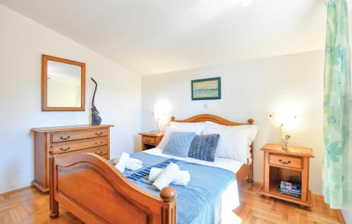 Central Dalmatia House | Awesome Home In Blato Na Cetini