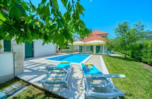 Tucepi Villa | Villa Župa - Heated Pool, Tennis & Sports Complex