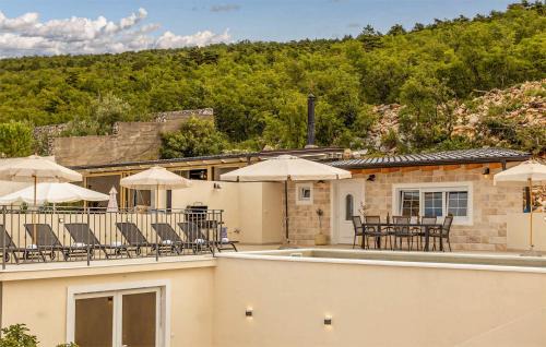 Klanfari Apartment | Lovely Apartment In Dramalj With Wifi