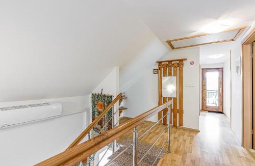Crnomelj House | Vrtin Vineyard Family Retreat - Happy Rentals
