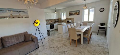 Pinezici Villa | Villa Martina s bazenom,5 soba