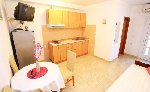 Kali Apartment | Apartments by the sea Cove Mala Lamjana, Ugljan - 8461