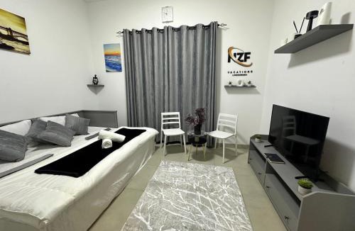 Al Khan Apartment | SeaView Getaway
