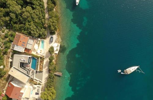 Zrnovo Villa | Villa Sea La Vie Seafront Location 4 Bedrooms Sea Access