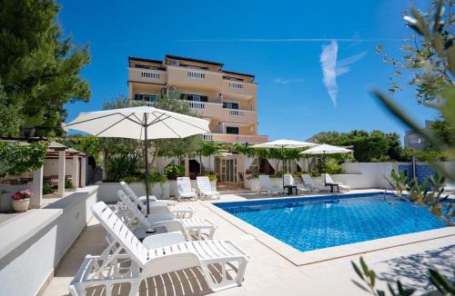 Zrce Hotel | Pansion Villa Bok