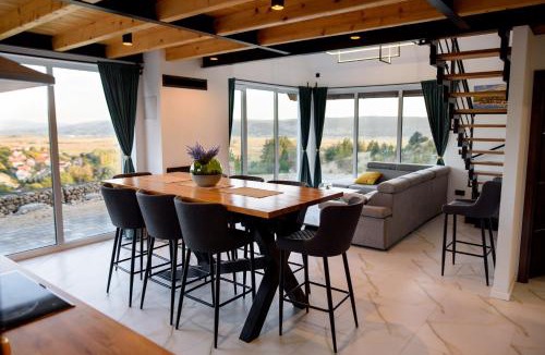 Canton 10 House | Strane