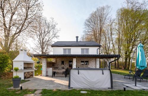 Jalzabet House | Cozy House In Nature With Hot Tub - Happy Rentals