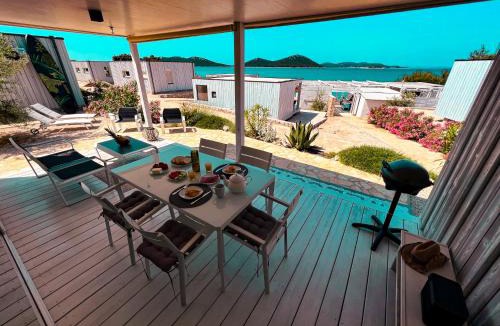 Drage House | MODERN BEACH VILLAS - Buqez Camp resort