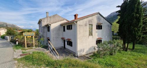 Draga Bascanska House | SWIM and CLIMB BAŠKA HOLIDAY HOUSE - island KRK
