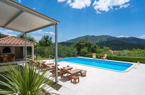 Gata Villa | VILLA BEYBE with Jacuzzi, large private pool 50m2, BBQ,free WIFI, 3 bedrooms