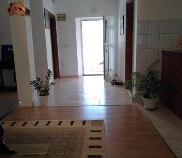 Canton 10 Apartment | Barun apartman