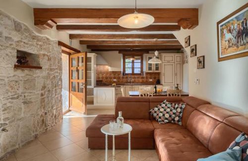 Brecevici Villa | Rustic villa Banko with grill in Tinjan