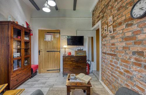 Varazdin House | Romantic Haven with Hot Tub - Happy Rentals