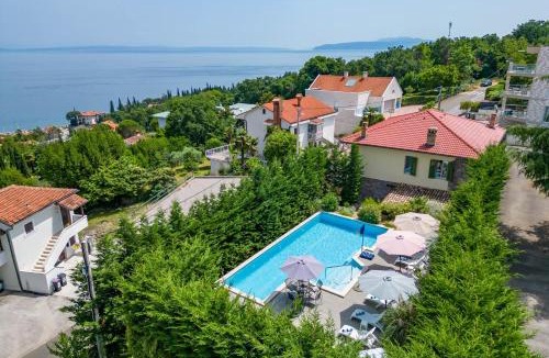 Poljane Villa | Rustic Villa Okra With Pool
