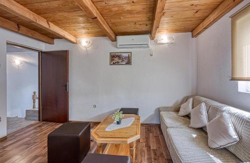 Vrelo Korenicko House | 2 BR House By The Creek near Plitvice Lakes - Happy Rentals