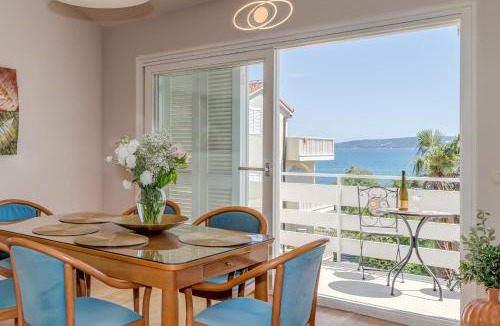 Kastel Stafilic Apartment | Beach Residence Parat