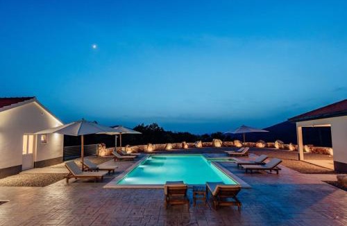 Lovrec Villa | Vila Agape with a pool, football and tennis court
