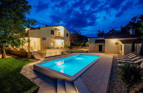 Podbablje Villa | Holiday Home Terra Roca - Private pool in a peaceful natural setting!