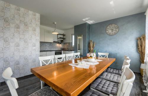 Sveti Filip i Jakov Villa | Villa Azzuro with jacuzzi and pool