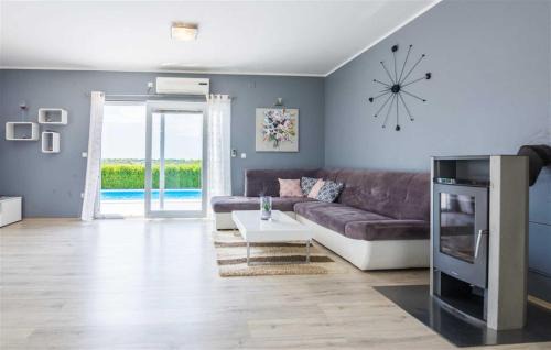 Murvica House | Holiday Home Flora with pool