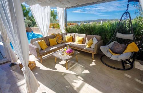 Cove Makarac (Milna) House | Villa NONO Jure - Private Pool & Jacuzzi, Milna Brač