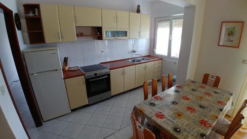 Molat Apartment | Apartments by the sea Brgulje, Molat - 16217