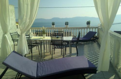 Brist Apartment | Apartments by the sea Brist, Makarska - 19330