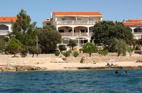 Mandre Apartment | Family Apartments Iris 20m from the beach, in Mandre