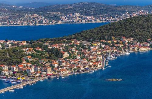 Razanj Apartment | Apartment in Ražanj with Seaview, Terrace, WIFI (3743-2)