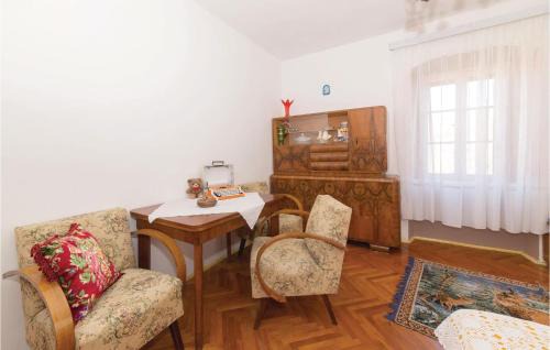 Lecevica House | Three-Bedroom Holiday Home In Lecevica