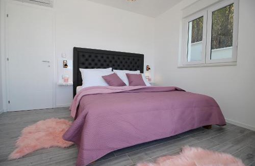 Lokva Rogoznica Villa | Villa MIRNA with heated pool & whirlpool, traditional wine bar, 150m from sea