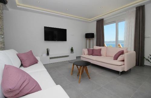 Lokva Rogoznica Villa | Villa MIRNA with heated pool & whirlpool, traditional wine bar, 150m from sea