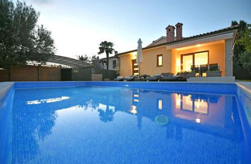 Galizana Villa | Charming villa Natali with private pool in Pula