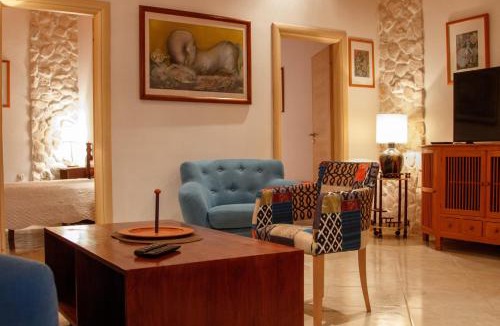 Rukavac Apartment | Estate under the Paintbrush, Artistic Garden Apartments on Vis