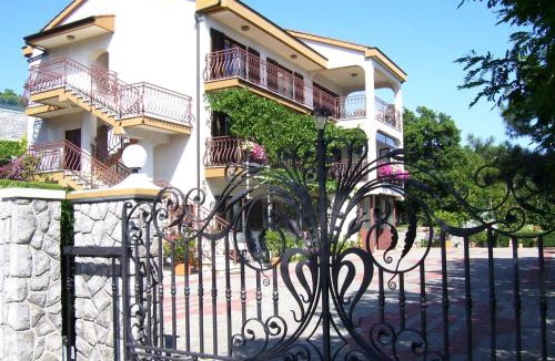 Sarsoni Apartment | Apartments Villa Luciana
