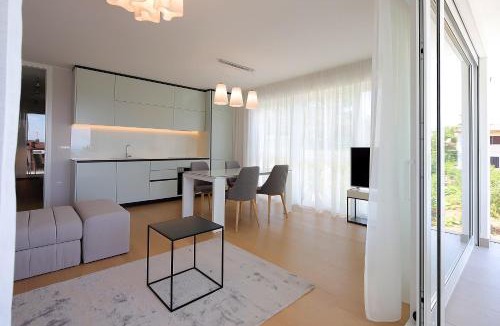 Icici Apartment | New apartment with swimming pool near the beach
