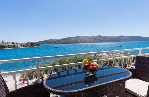 Seget Vranjica Apartment | Villa Rozana - Beachfront Wellness Retreat