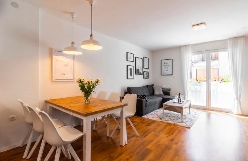 Split Apartment | Apartment In Centre For 6