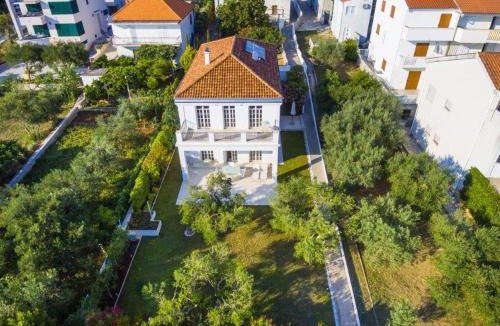Diklo Villa | Luxury Beachfront Villa Smague with Sauna, Zadar