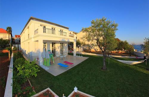 Diklo Villa | Luxury Beachfront Villa Smague with Sauna, Zadar