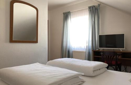 Canton 10 House | Hard Rock Rooms for two