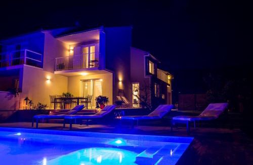 Kastel Kambelovac Villa | Villa Elysium - Family House with Heated Pool