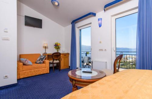 Seget Vranjica Hotel | Villa Mediterana