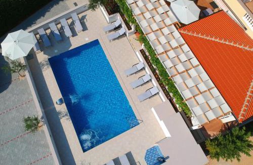 Zrce Hotel | Pansion Villa Bok