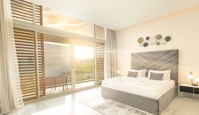 LUX - The Crystal Lagoon Villa in Dubai