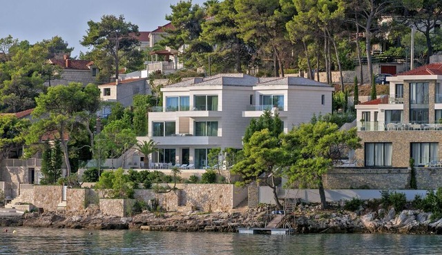 Villa Branka - Six Bedroom Villa, Sleeps 12 in Sumartin