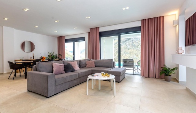 Awesome Home in Zrnovnica With Sauna, Wifi and Swimming Pool in Split