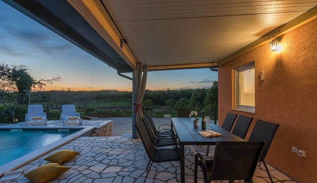 Villa Pendolina with Private Pool and Jacuzzi